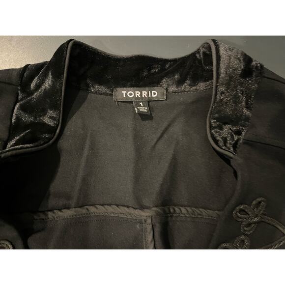 Torrid Women's Black Cropped Military Jacket Embellished Lightweight Size Xlarge - Picture 8 of 9